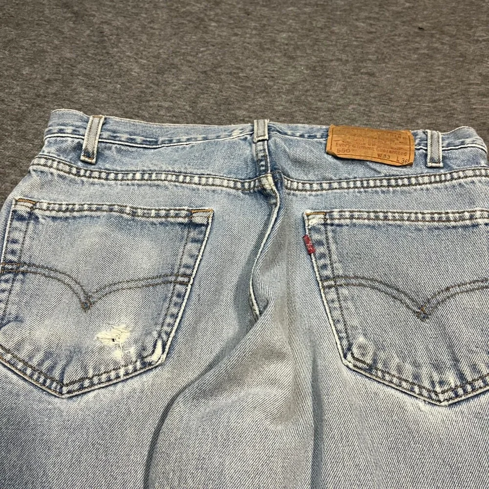Vintage Levis 550 Relaxed Fit Light Wash Denim Jeans Mens 33x36 Distressed 90s
